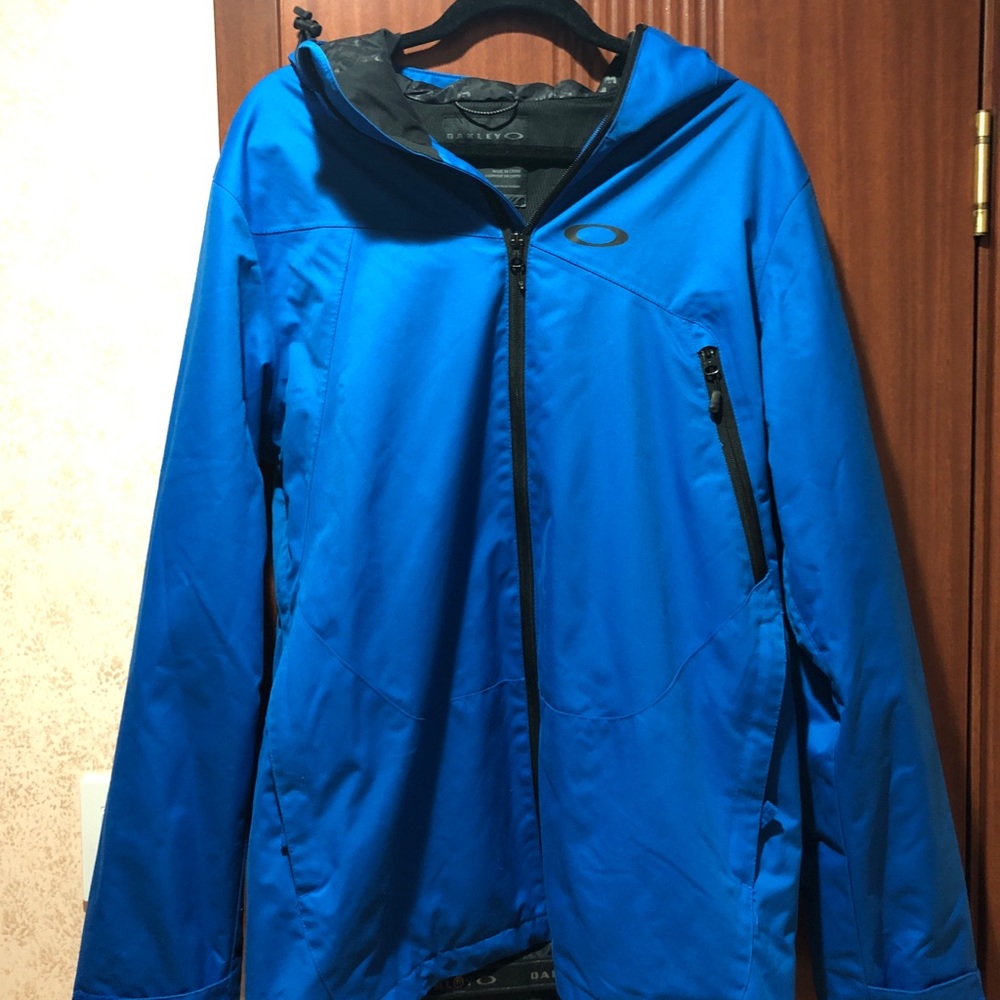 Oakley ski/snowboarding jacket